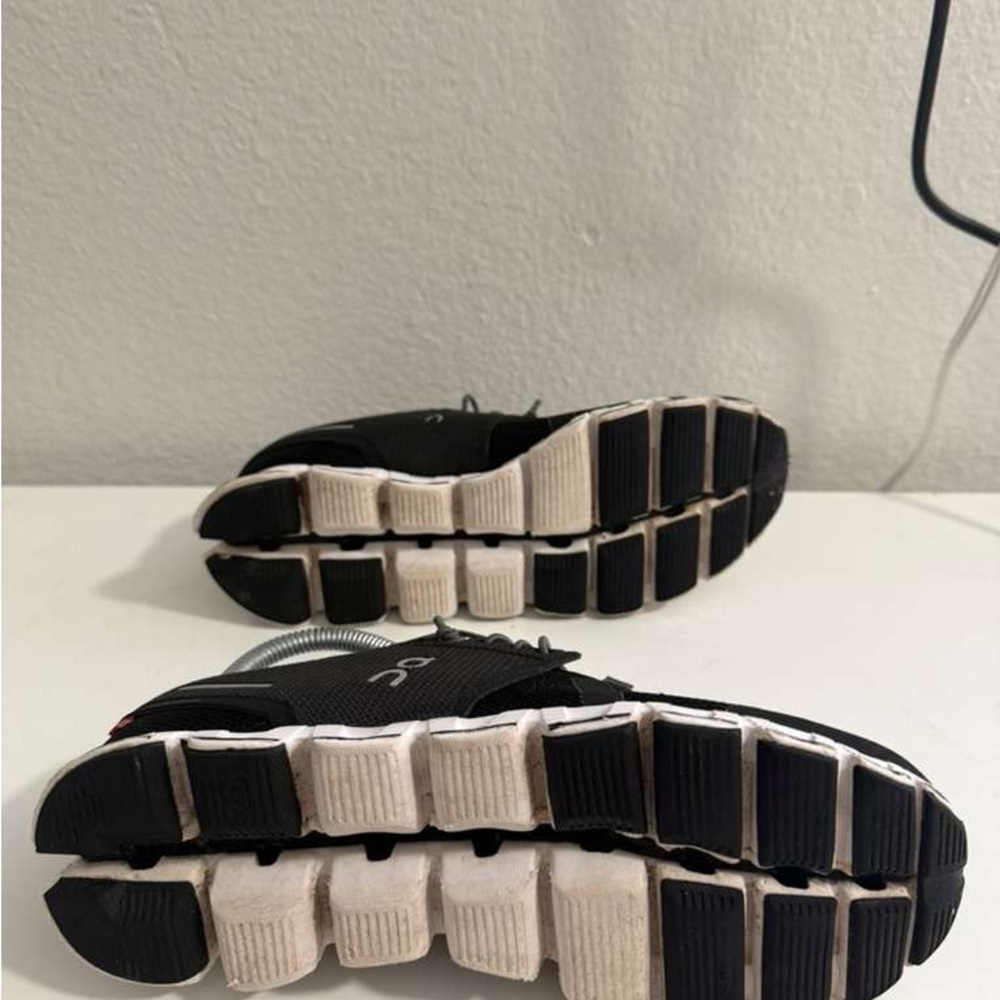 On Running cloud 5 women’s Black and White Athletic Shoes - Picture 6 of 10